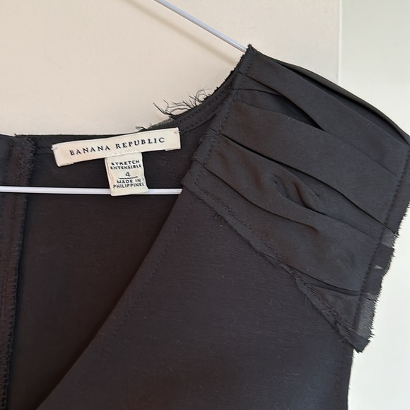 Banana Republic Black V neck cap-sleeved dress - Picture 2 of 10